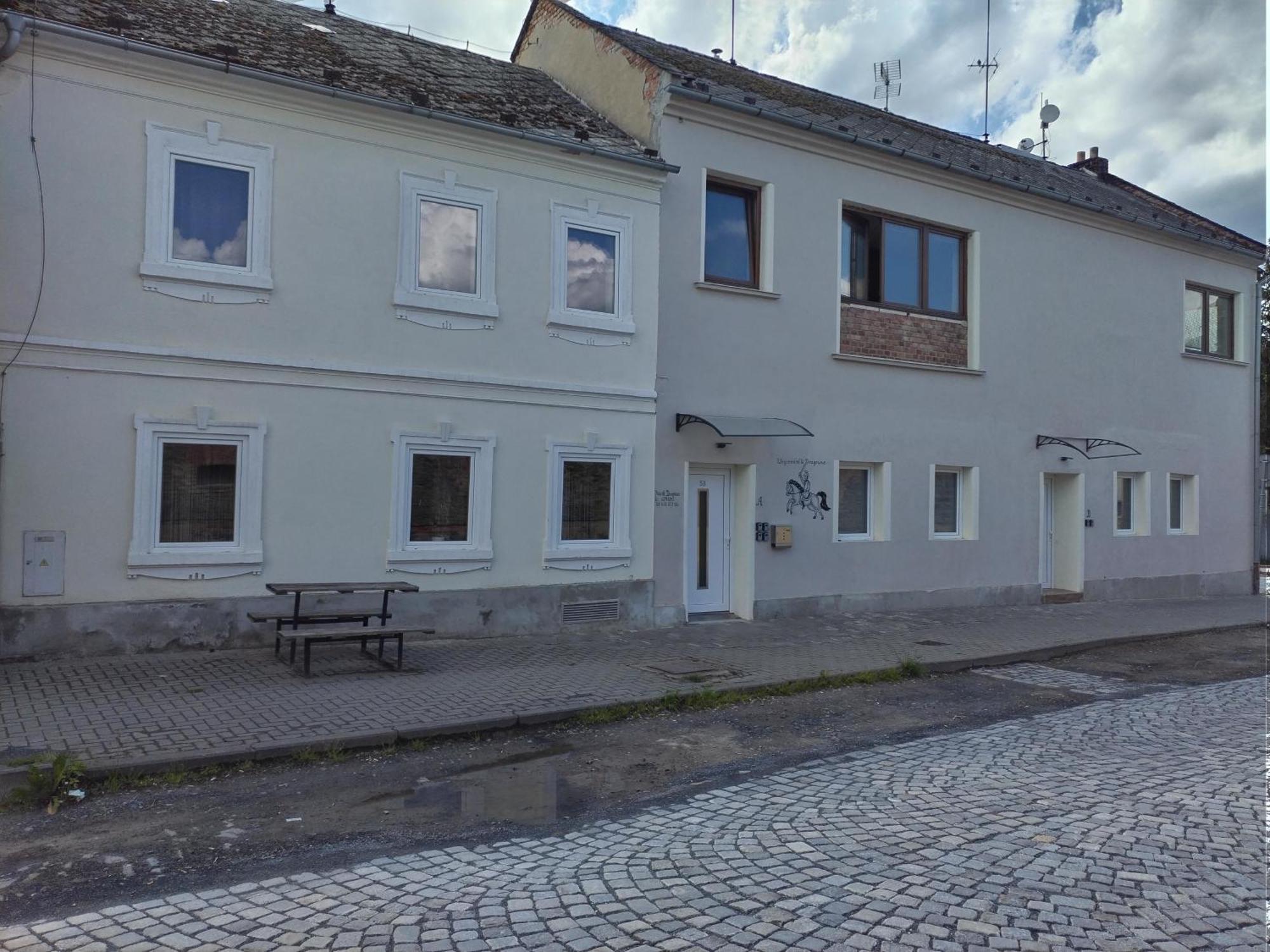 U Dragouna Cholina Buitenkant foto